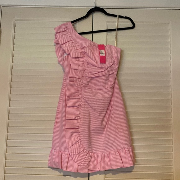 Lilly Pulitzer Tiffani One-shoulder Seersucker dress in Havana Pink. - Picture 2 of 2